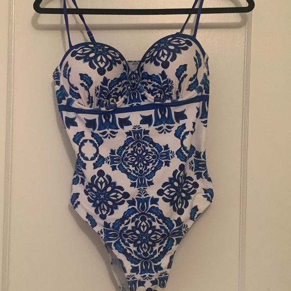 BNNT size Large Swimsuit - Picture 4 of 12